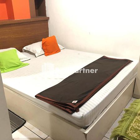 Seungit Syariah Inn Tebet Mitra Reddoorz Giacarta Esterno foto