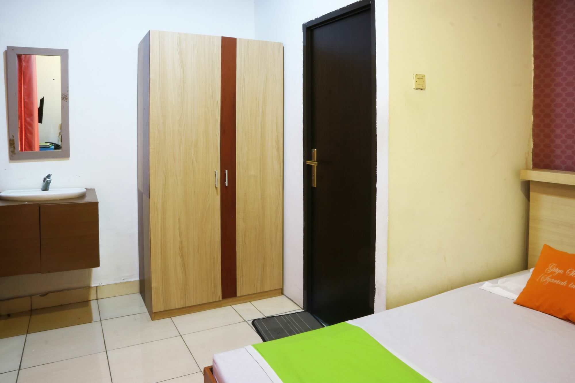 Seungit Syariah Inn Tebet Mitra Reddoorz Giacarta Esterno foto