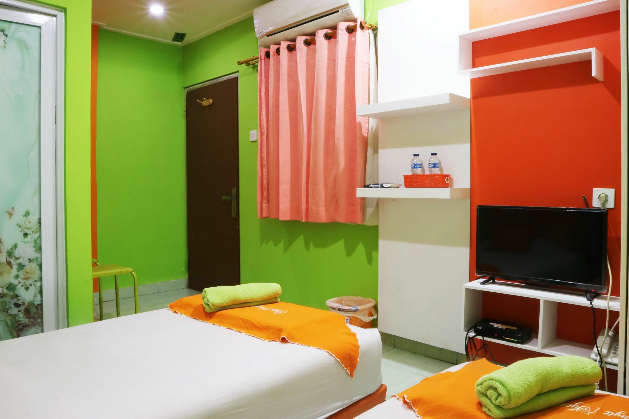 Seungit Syariah Inn Tebet Mitra Reddoorz Giacarta Esterno foto
